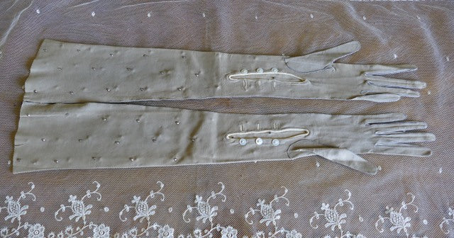 Gants d'opéra anciens, vers 1890-1910