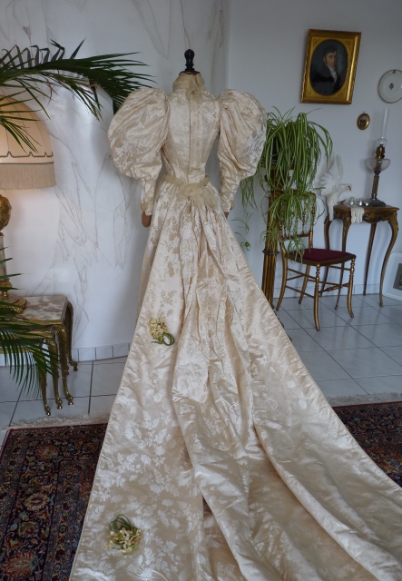 Victorian Wedding Ensemble, ca. 1895 - www.antique-gown.com