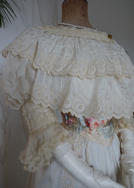 Exquisite Summer Dress, Paris Label, ca. 1901 - www.antique-gown.com