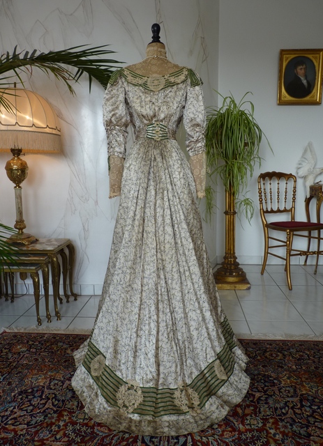 Fabulous Reception Gown, ca. 1904 - www.antique-gown.com