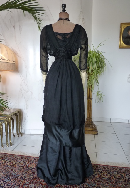 Elegant Black Evening Gown, ca. 1909 - www.antique-gown.com
