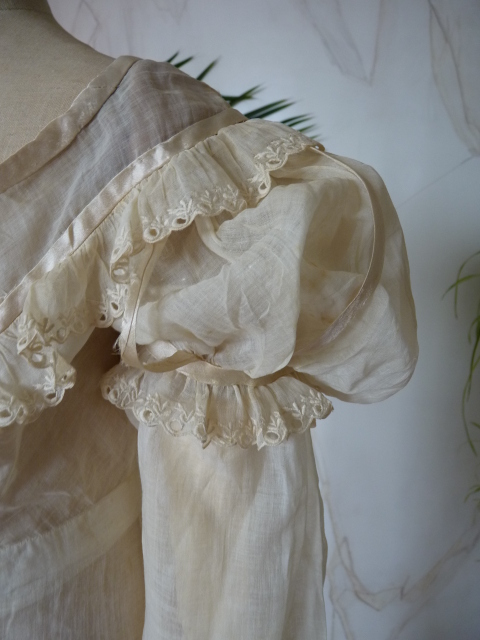 Regency Cotton Gown, ca. 1815 - www.antique-gown.com