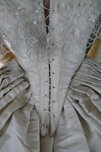 Royal Ball Gown, ca. 1859 - www.antique-gown.com