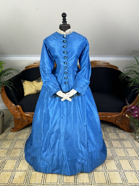 antique day dress 1862