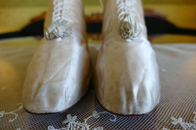Regency Wedding Shoes, ca. 1818 - www.antique-gown.com