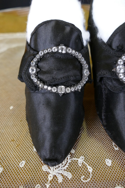 Black Satin Rococo Shoes, ca. 1775-1780 - www.antique-gown.com