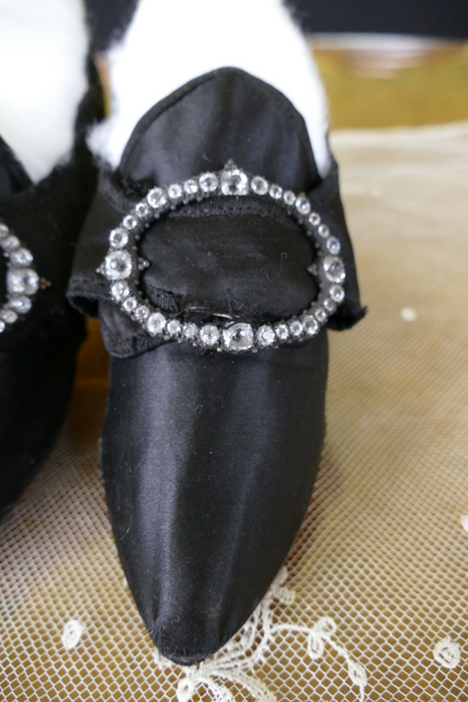 Black Satin Rococo Shoes, ca. 1775-1780 - www.antique-gown.com