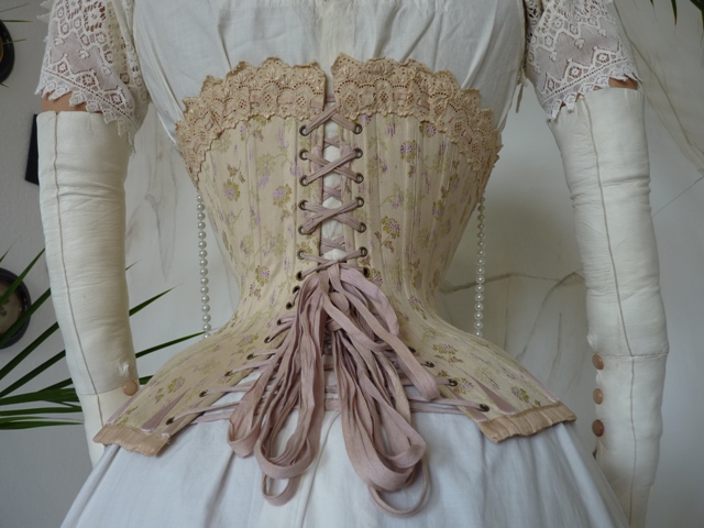 luxurious corset from vienna ca. 1890 - www.antique-gown.com